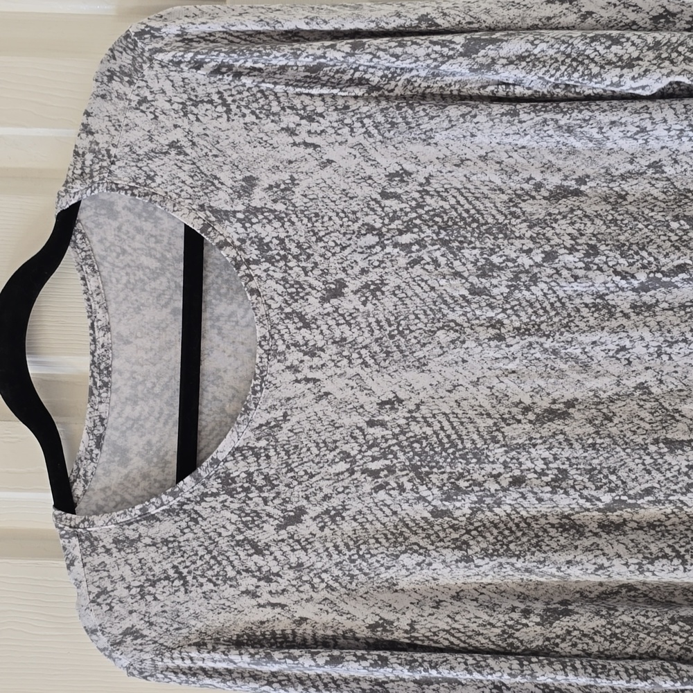 APT. 9 BRAND WOMEN'S PETITE LONG SLEEVES "SNAKE SKIN" PATTERN TEE SIZE XLP